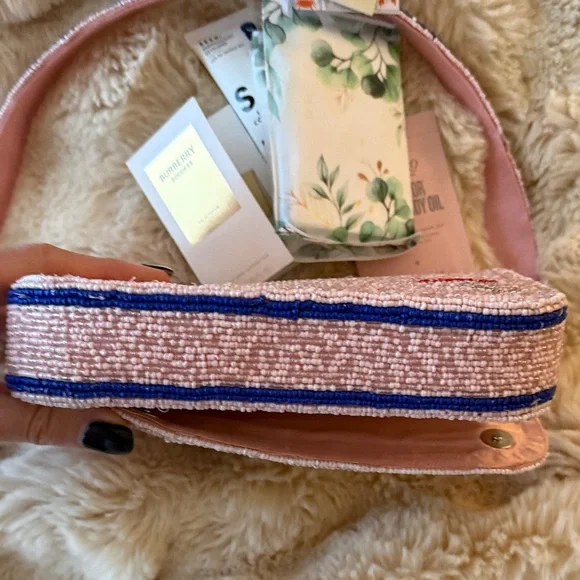 NWT Viral pink sardine beaded bag w/bonus tissues and makeup samples - Picture 4 of 7